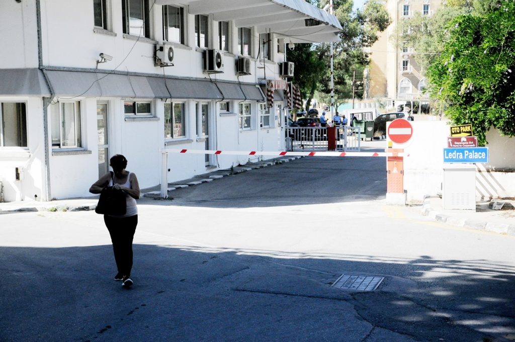 Ledra Palace Kapısı geçişlere açıldı
