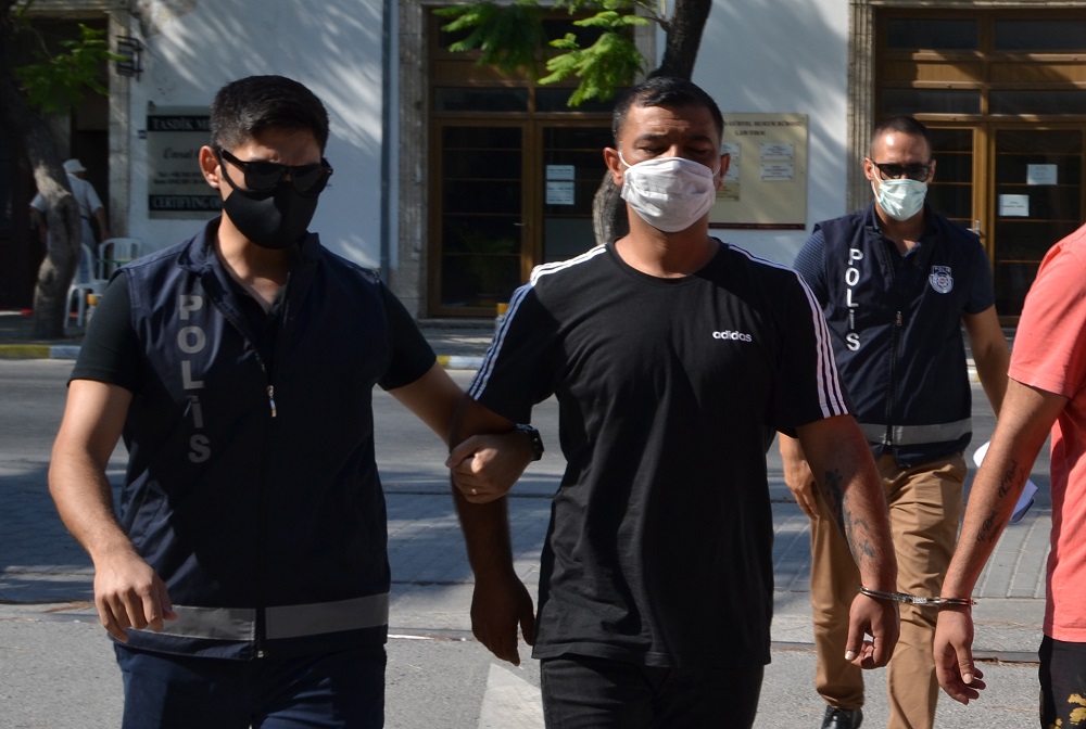 Disko içerisinde kavga ettiler