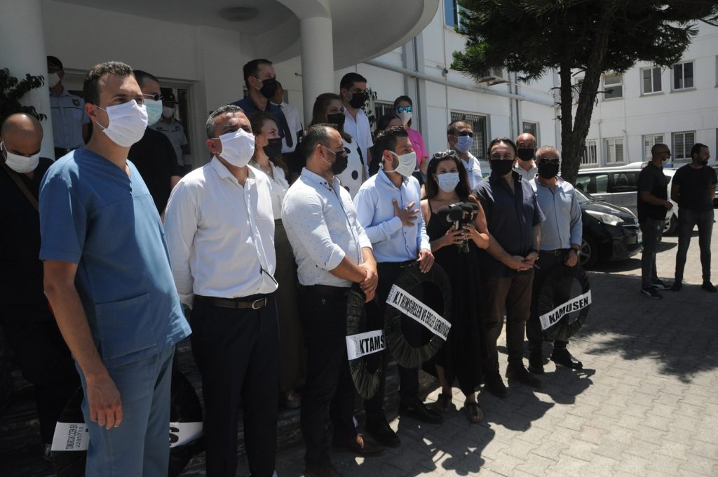 Maliye ve Sağlık Bakanlığı’na 5 siyah çelenk