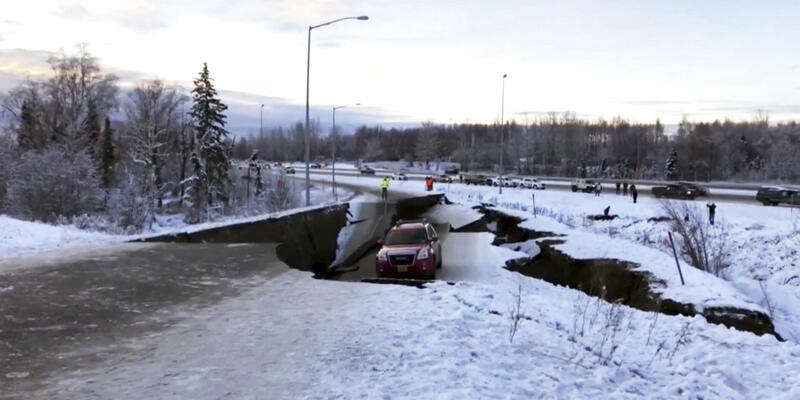 Alaska’da 7,8 büyüklüğünde deprem: Tsunami alarmı verildi!