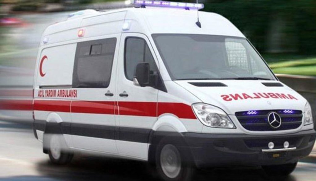 Başıboş köpeğe çarpan motosiklet sürücüsünün iki bacağı kırıldı