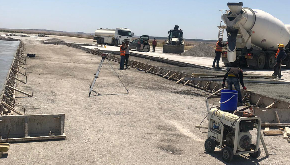 Ercan Havalimanı pistinin sorunlu bölümleri yenilendi