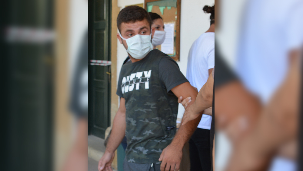 Kız kardeşinin altınlarını çaldı!