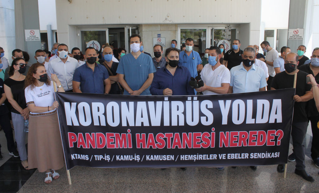 Sağlıkta örgütlü sendikalar uyarı eylemi yaptı