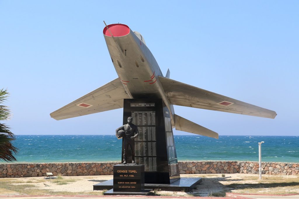 Şehit Pilot Yüzbaşı Cengiz Topel’in hatıraları KKTC’deki anıtında yaşatılıyor