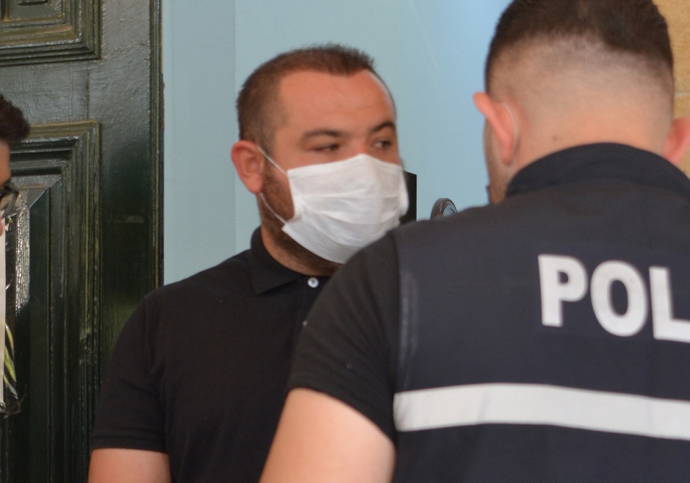 Amcasını korkutmak için havaya iki el ateş etmiş