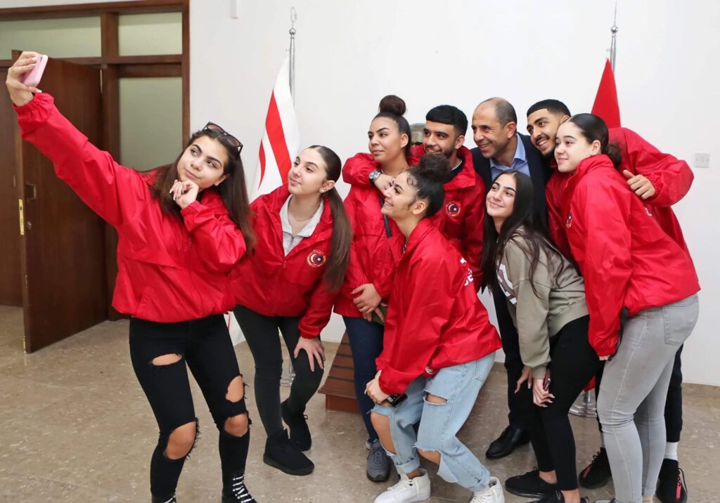 Özersay: “Cumhurbaşkanlığı ödeneğini sporcu ve sanatçılara destek için kullanacağım”