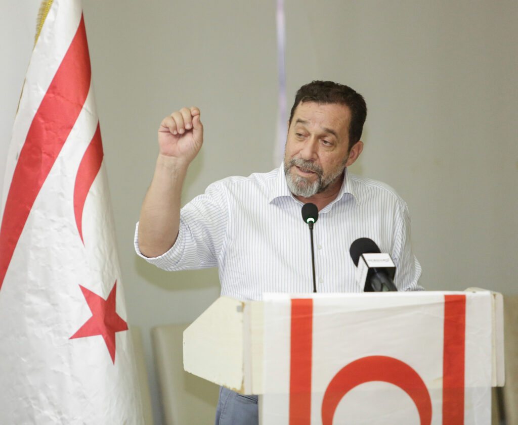 Denktaş: “Bulaş hızı aşağı çekilene kadar eğitime ara verilmeli”