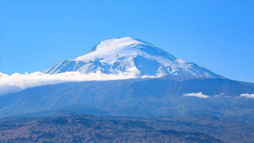 ‘Türkiye’nin çatısı’na mevsimin ilk karı yağdı