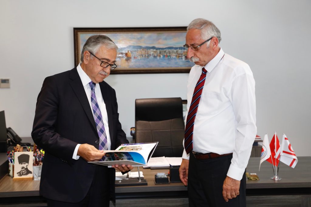 Cumhurbaşkanı Mustafa Akıncı, Girne Belediyesi’ni ziyaret etti