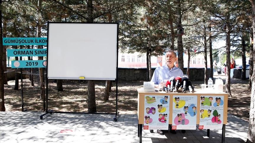 Bakan Selçuk: “Riskin olmadığı kademelerde okulları açacağız”