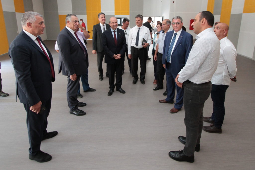 Başbakan Tatar Girne’de Mustafa Çağatay İlkokulu’nu ziyaret etti