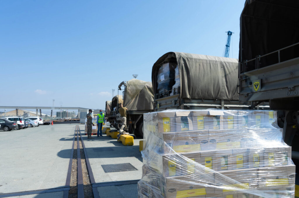 Güney Kıbrıs Lübnan’a 70 ton yardım yolladı