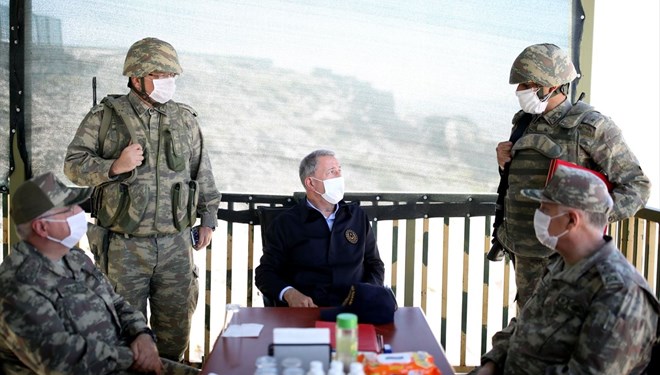 Akar, Irak sınır hattındaki birlikleri denetledi