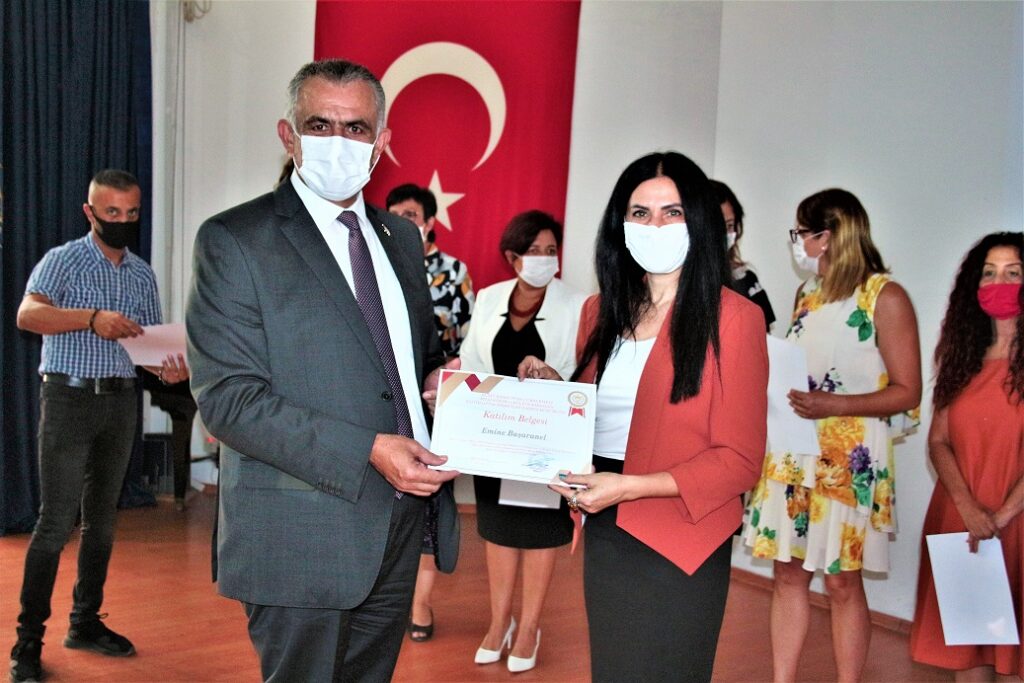 Pandemi sürecinde görev alan gönüllü öğretmenlere sertifikaları takdim edildi