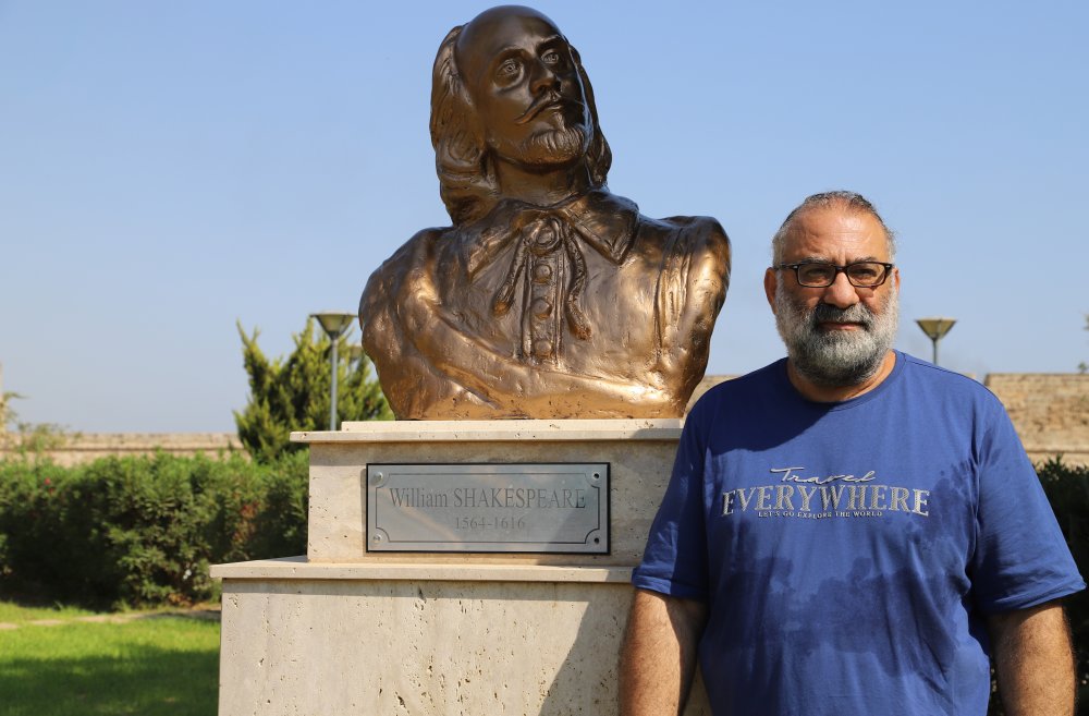William Shakespeare büstü yeniden Othello Parkı’nda