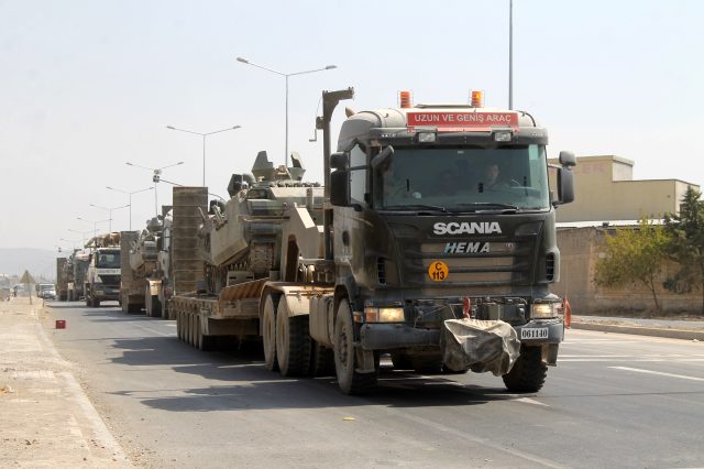 Tanklar, Suriye sınırından Yunanistan sınırına kaydırılıyor
