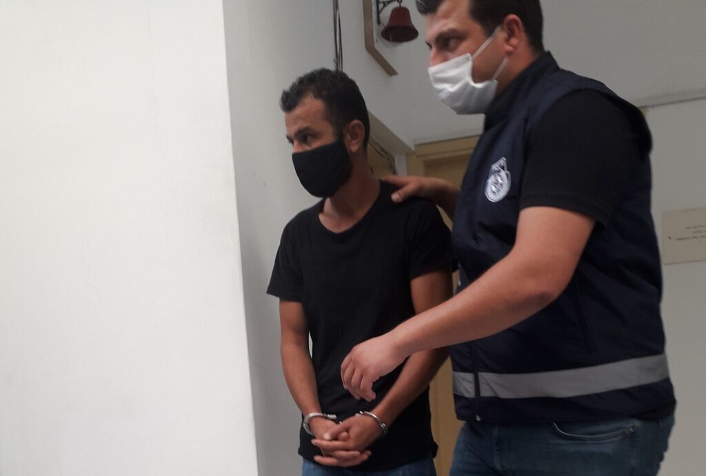 Kaçak yollarla giriş yaptı! Beraberindeki 3 mülteci ve aracı aranıyor