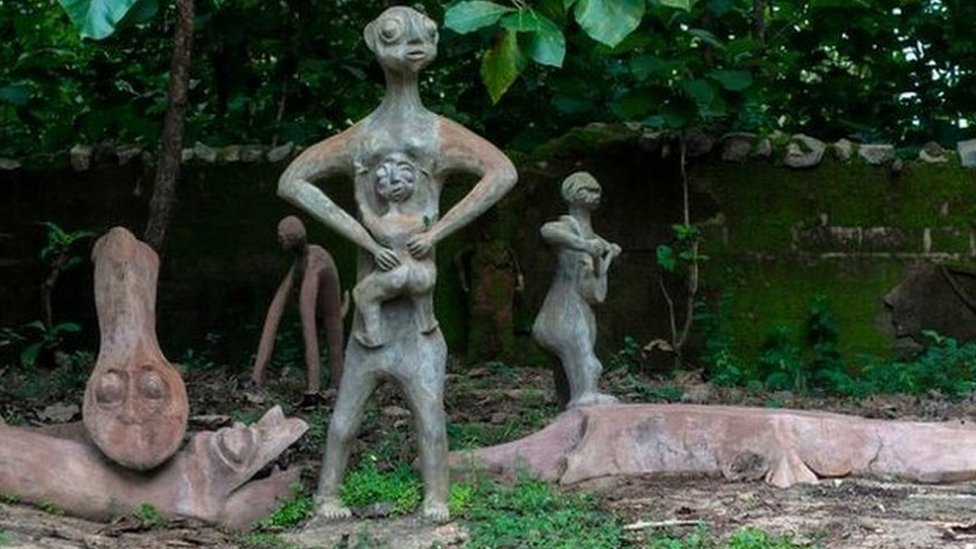 ‘Kutsal mekanda çekim yaptığı’ gerekçesiyle porno yıldızı tutuklandı