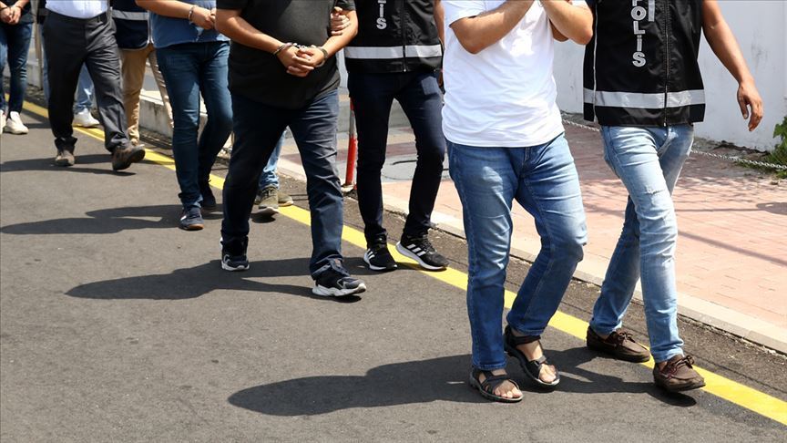 İzmir’de FETÖ’nün hücre evlerine yönelik operasyonda 23 gözaltı