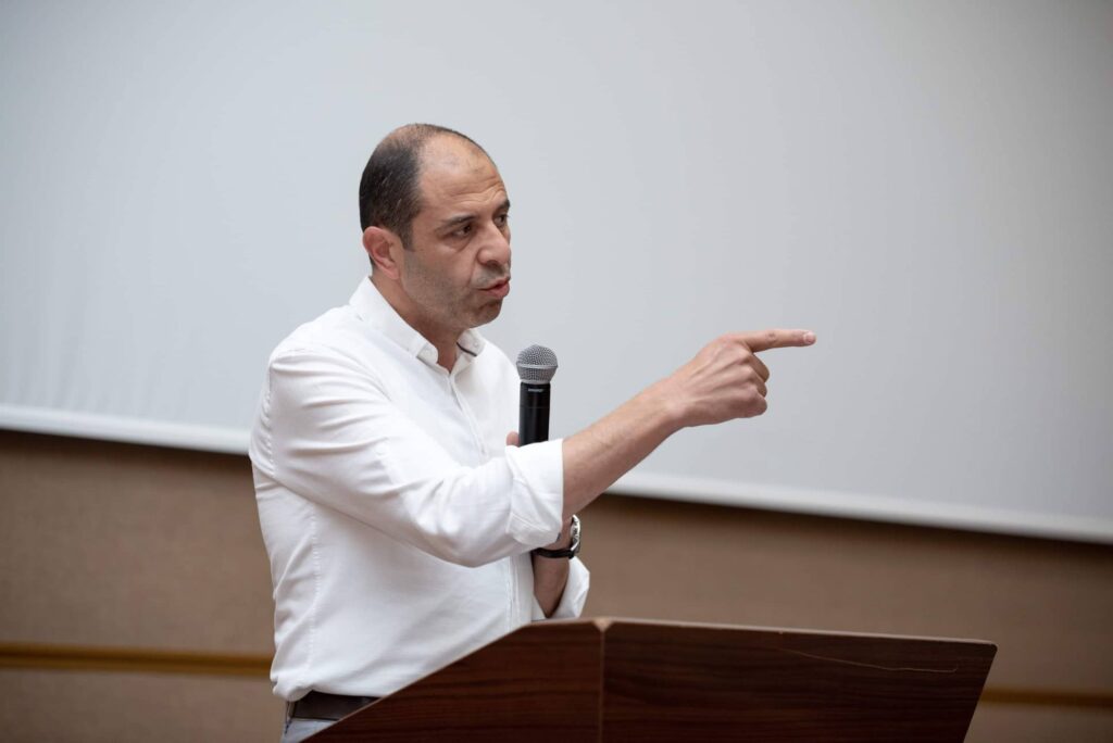Kudret Özersay: T izinleri konusunda yaptıkları nedeniyle Erhan Arıklı zan altındadır