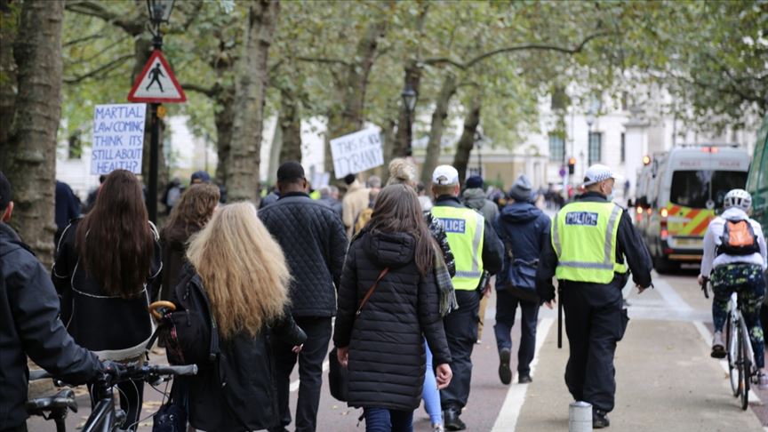 Londra’da Covid-19 kısıtlamaları sıkılaştırılıyor