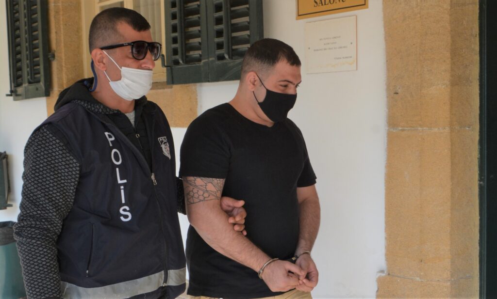 Annesini bıçaklamıştı! 2 yıl hapse gönderildi