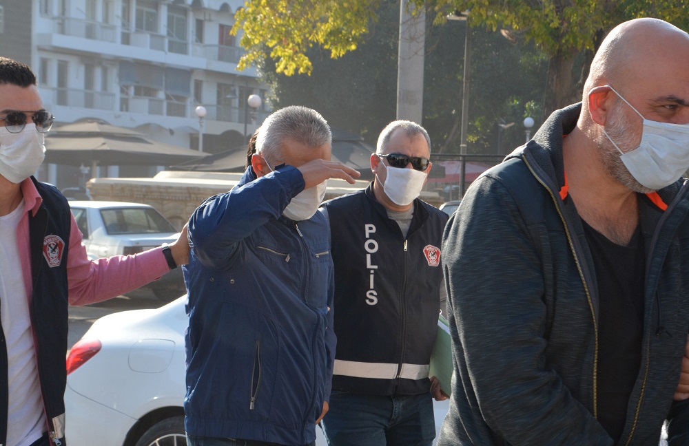1 kilo 300 gramlık uyuşturucu operasyonunda tutuklanan zanlılar mahkeme huzurunda