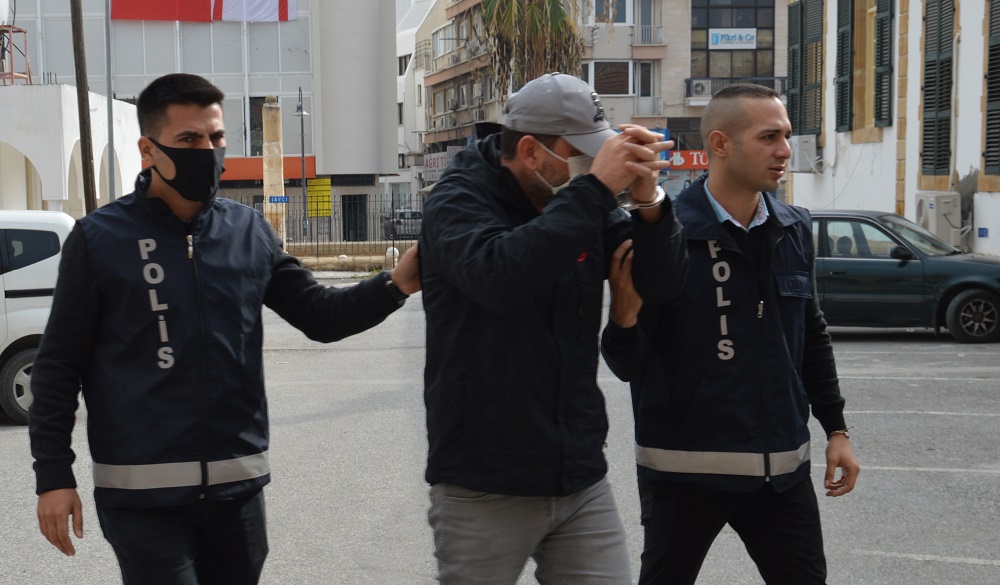 “Aile içerisinde konuşulan cinsel konular, psikolojisini bozmuş olabilir”