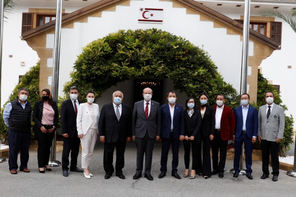 Tatar, yatırım yapmak üzere ülkeye gelen Çin iş insanlarını kabul etti