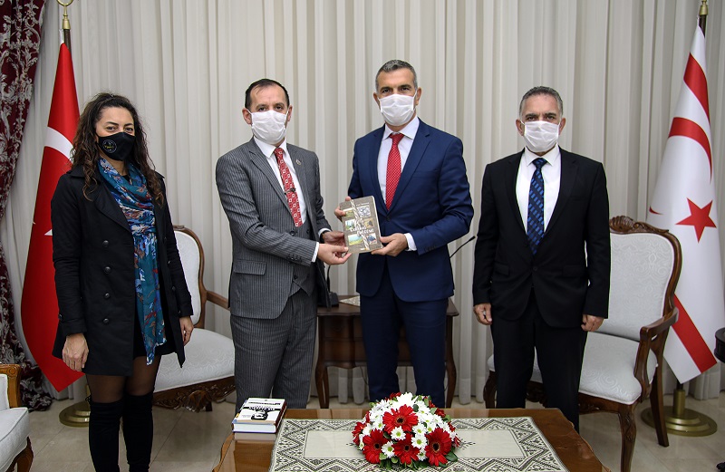Uluçay, Azerbaycan Kıbrıs Dostluk Cemiyeti’ni kabul etti
