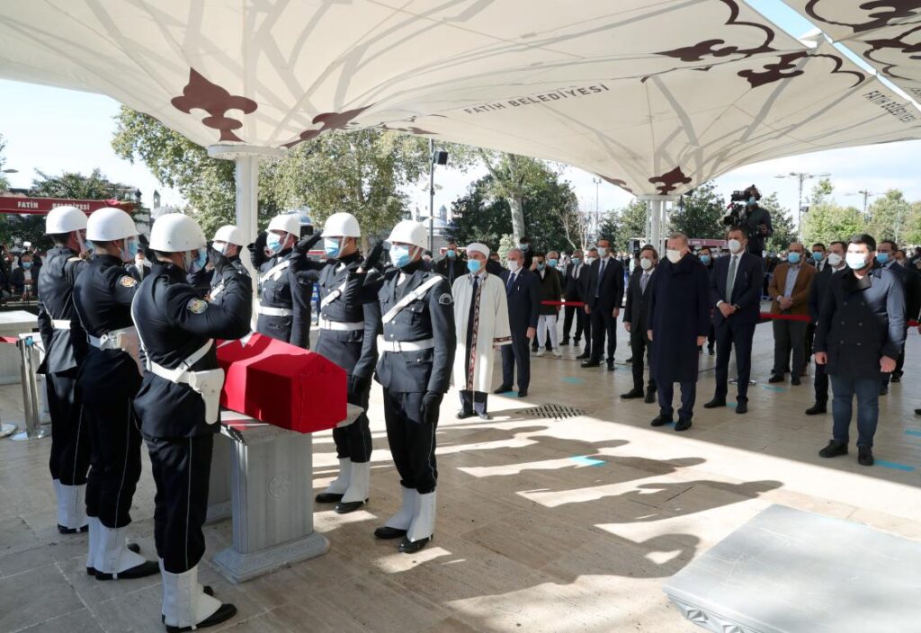 Eski AK Parti Milletvekili Burhan Kuzu son yolcuğuna uğurlandı