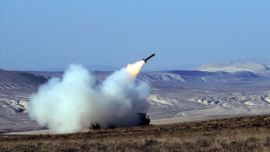 Azerbaycan ordusu Ermenistan’a ait SU-25 savaş uçağını düşürdü