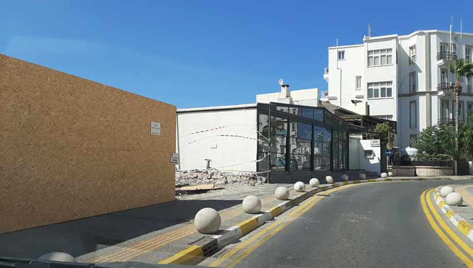 Girne Kordonboyu Caddesi’ndeki ‘kaçak yapı’ mahkemenin ara emri ile durduruldu