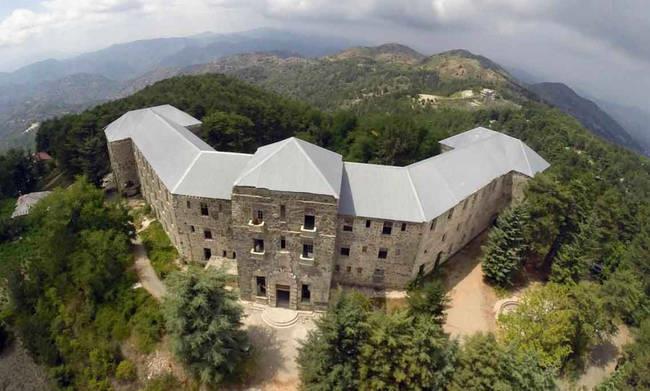 Trodos’taki ‘Hayaletli Otel’e alıcı çıktı