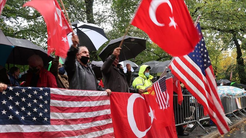 New York’ta Fransa ve Macron’un İslam karşıtlığı protesto edildi