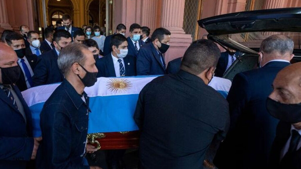 Maradona son yolculuğuna uğurlandı