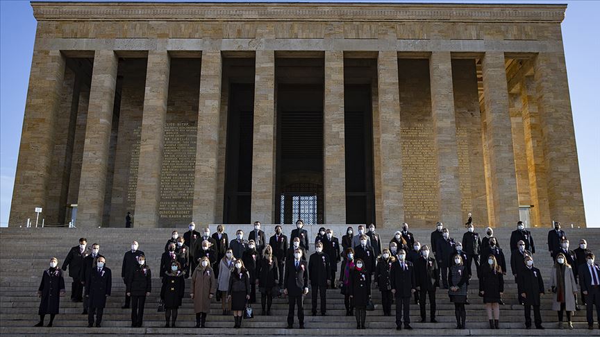 TC Milli Eğitim Bakanı Selçuk, 81 ilden gelen öğretmenlerle Anıtkabir’i ziyaret etti