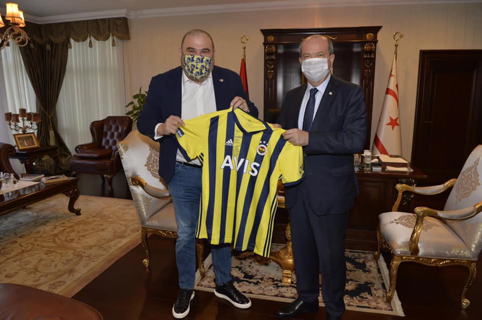 Cumhurbaşkanı Tatar’a Fenerbahçe forması