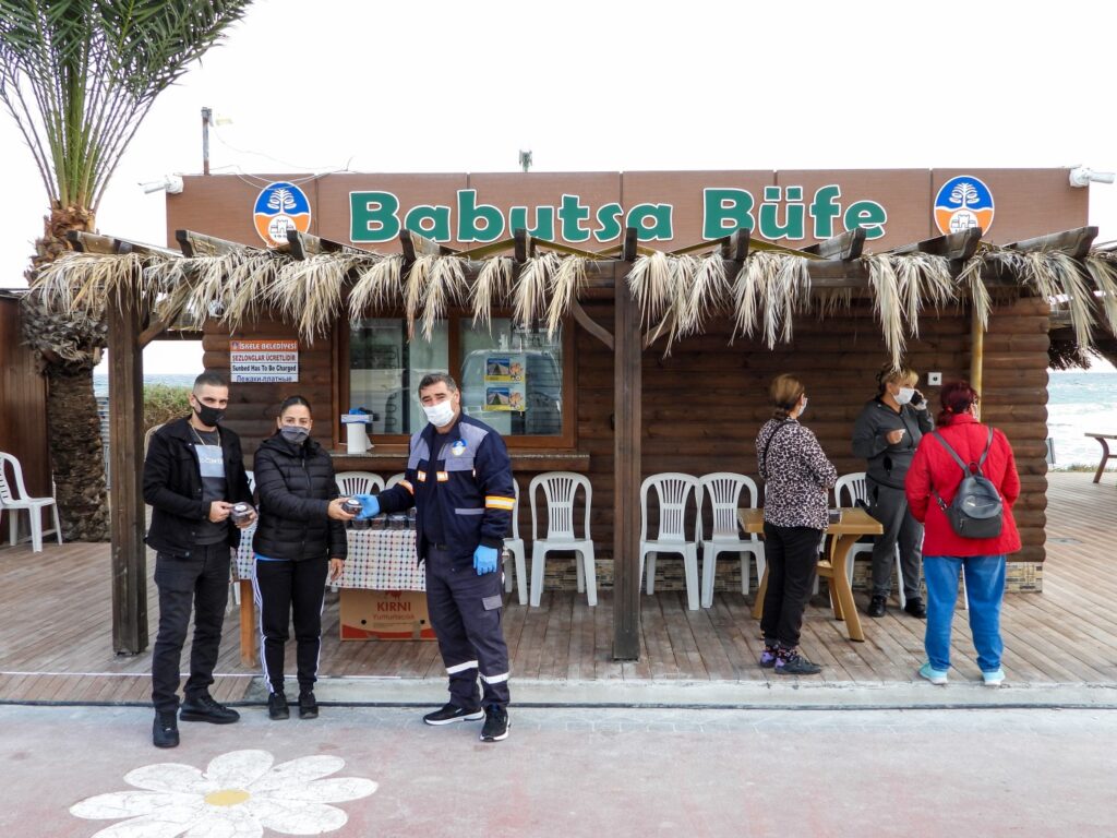 İskele’de hurmalar halka dağıtıldı