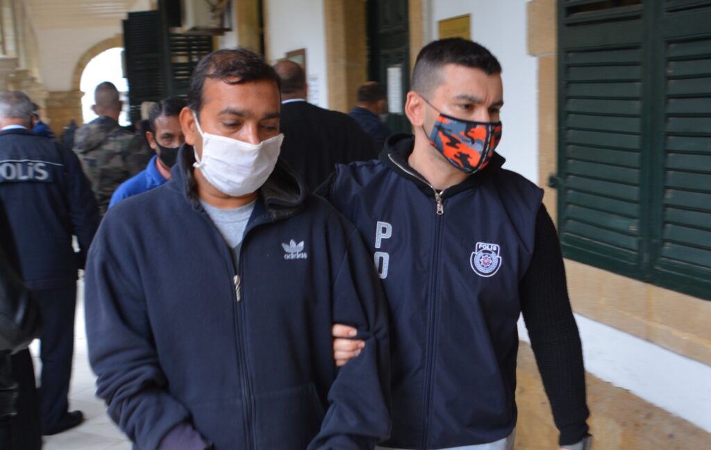 17 yaşındaki kızı taciz etti!