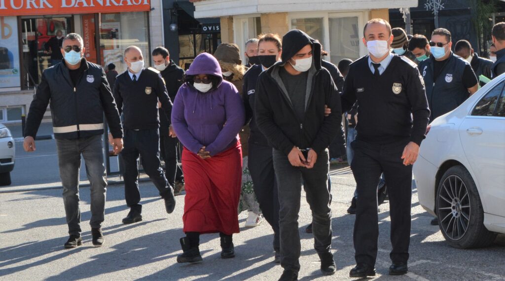 “Sizi Güney Kıbrıs’a geçireceğim”