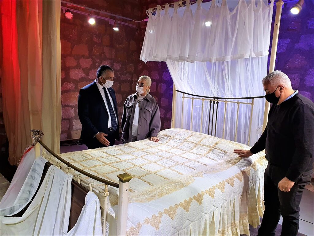 ‘Kaybolan Kültürümüz Çarşaflarımız’ sergisi açıldı