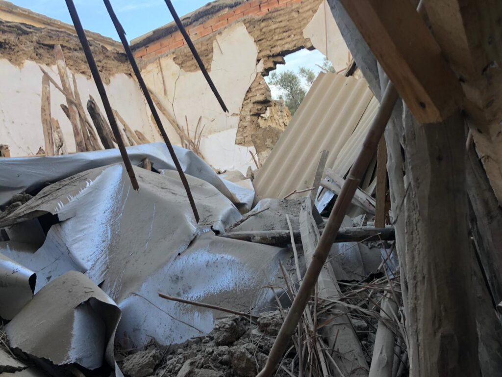 Aşırı yağışlar nedeniyle İskele’de bir evin damı çöktü