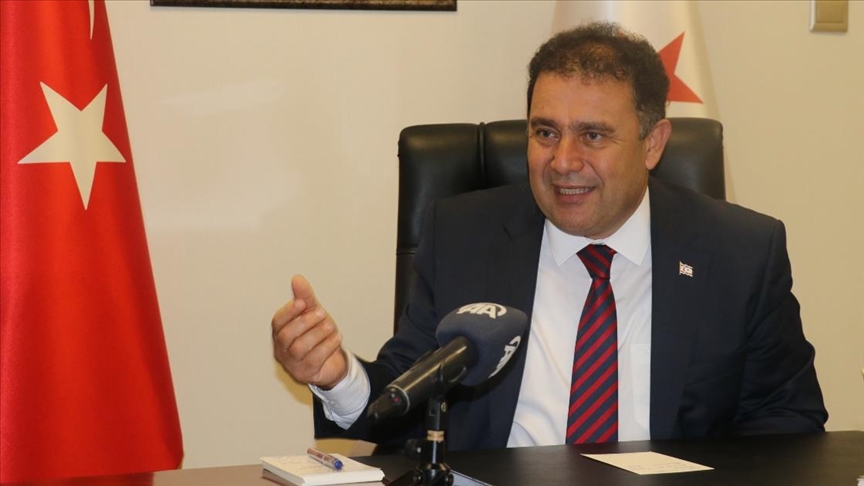 Saner: “İki devletli çözümün dışındaki görüşmeler zaman kaybı”