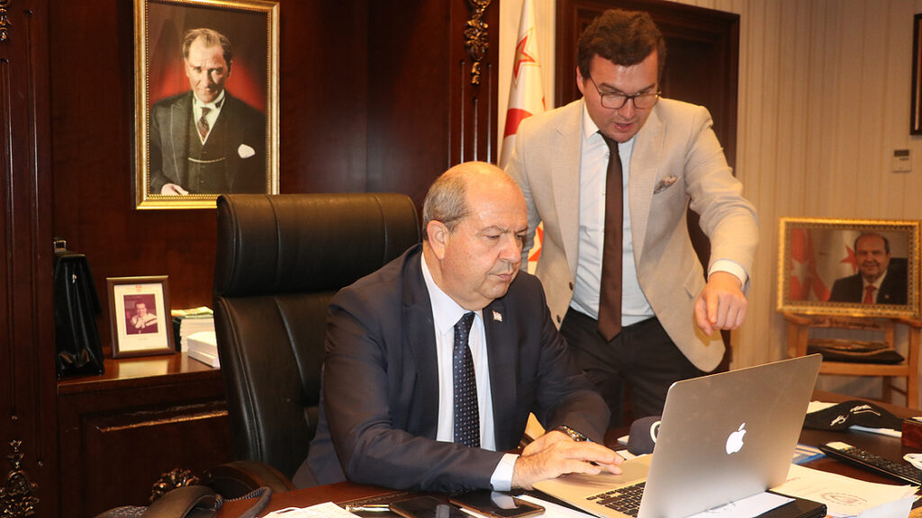 Tatar, AA oylamasında ‘İşitme engelli Hastayla İletişim’i seçti