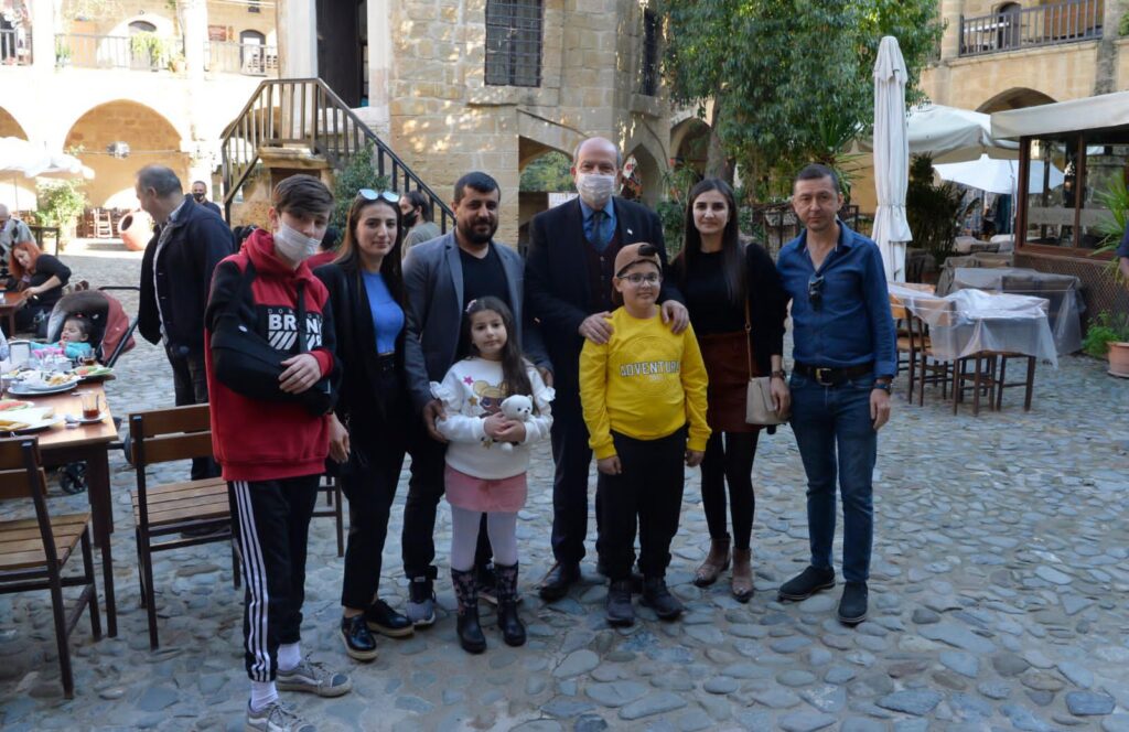 Cumhurbaşkanı Tatar, Arasta’yı gezdi