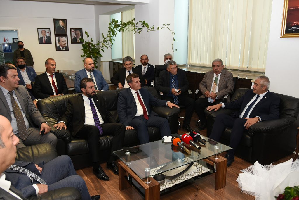 Arıklı ve Manavoğlu arasında ‘devir teslim’ atışması!