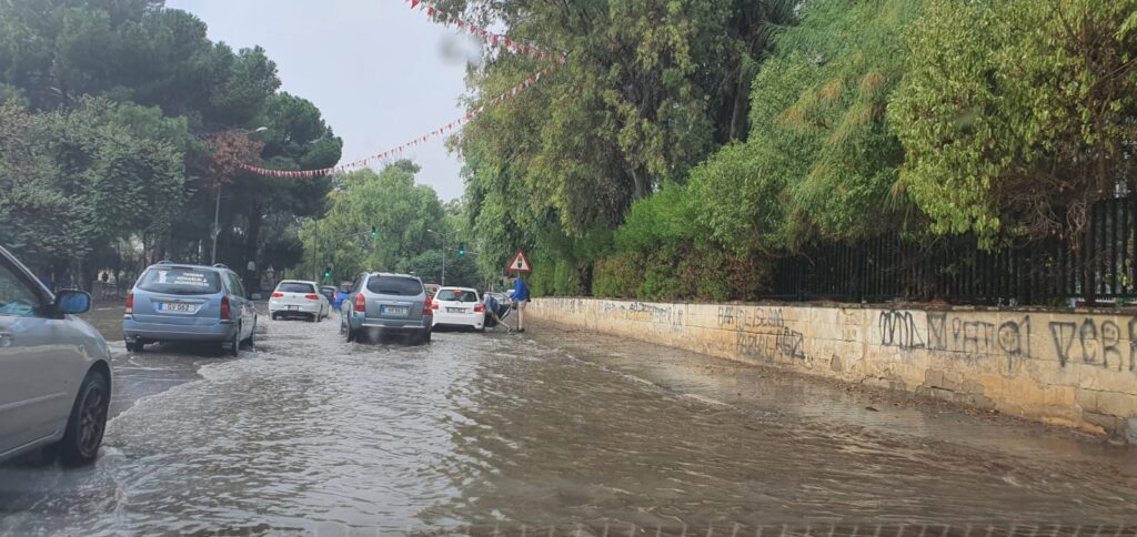 Polis: “Mecbur kalmadıkça trafiğe çıkmayın”