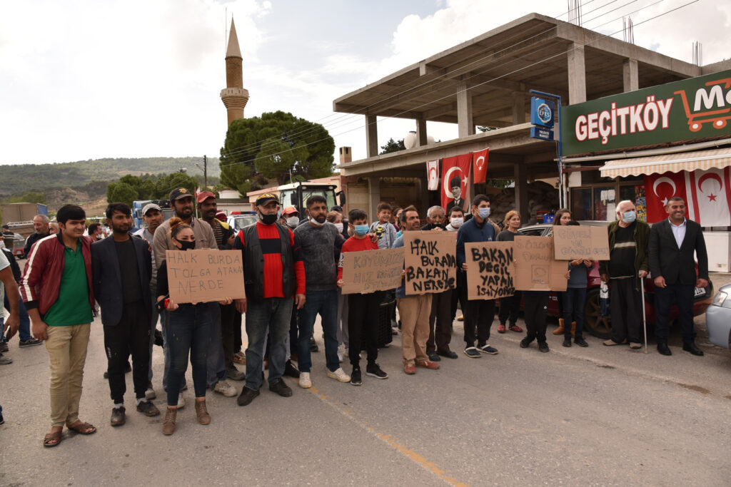 Geçitköy halkı yol kapatıp eylem yaptı